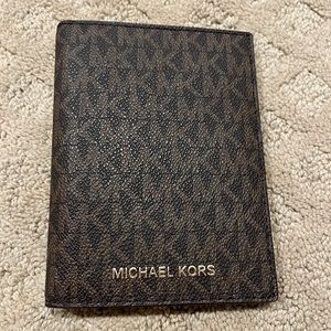 NEW - Passport Wallet